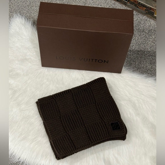 Louis Vuitton Damier Ebene Wool Scarf - Picture 10 of 13